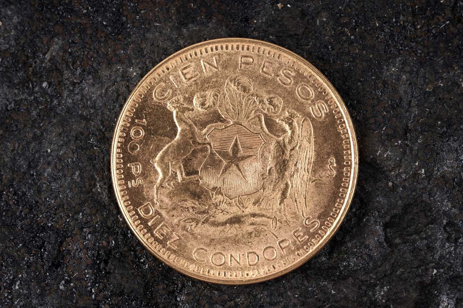 Lot 162 - Chile, 100 Pesos gold coin 1950