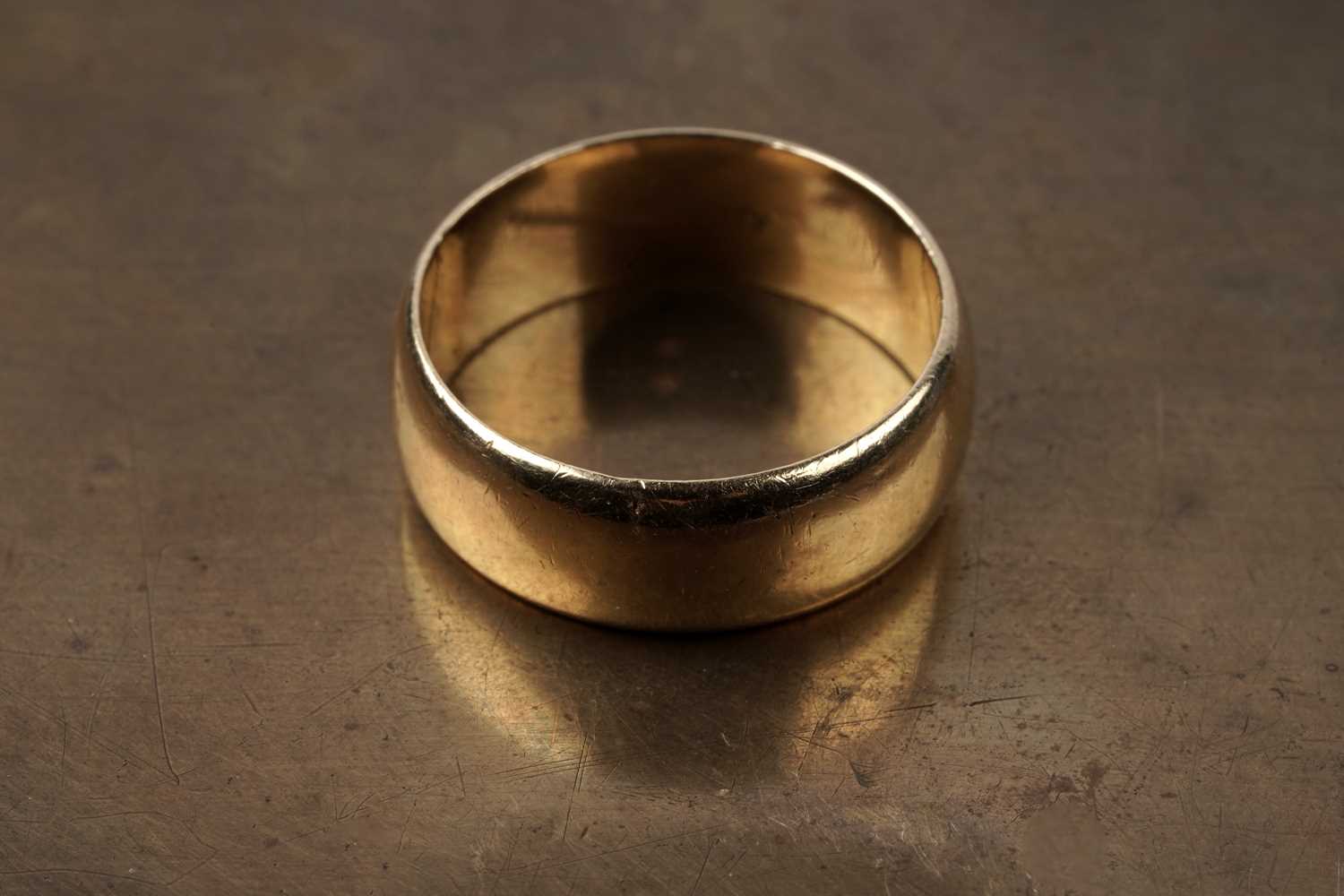 Lot 80 - A French gold wedding band