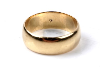 Lot 80 - A French gold wedding band