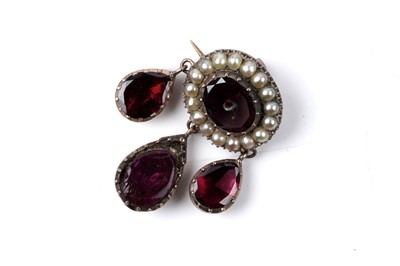 Lot 78 - A Georgian garnet and seed pearl pendant brooch