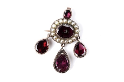 Lot 78 - A Georgian garnet and seed pearl pendant brooch