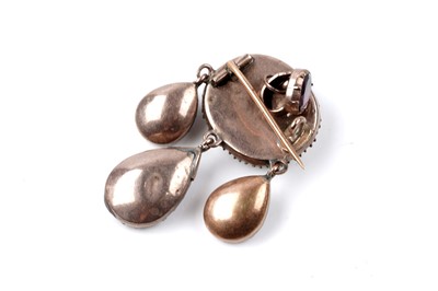 Lot 78 - A Georgian garnet and seed pearl pendant brooch