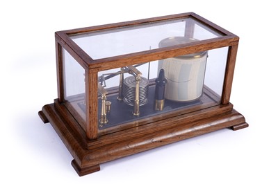 Lot 535 - An early 20th Century Negretti and Zambra barograph