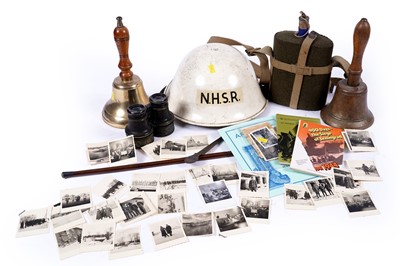 Lot 333 - A collection of militaria
