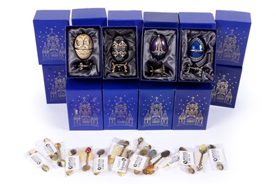 Lot 586 - A collection of twenty boxed Atlas Editions decorative Faberge Eggs