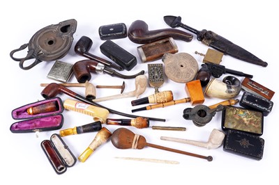 Lot 372 - A collection of pipes, snuff boxes, and snuff mulls