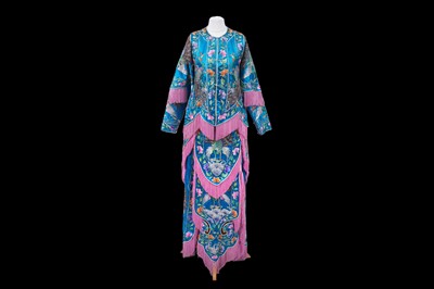 Lot 391 - A blue and embroidered silk Japanese-style costume