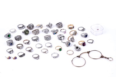 Lot 65 - A selection of dress rings