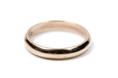 Lot 57 - An early 20th Century gold band sunken-set with an eight-cut diamond