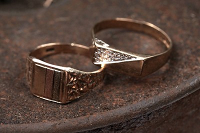 Lot 58 - Two modern 9ct gold signet rings