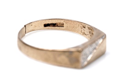 Lot 58 - Two modern 9ct gold signet rings