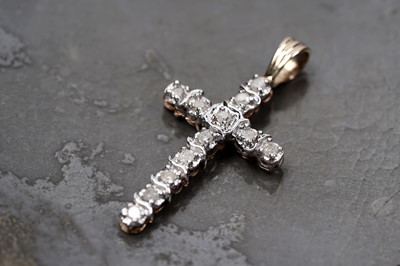Lot 95 - A diamond cruciform pendant