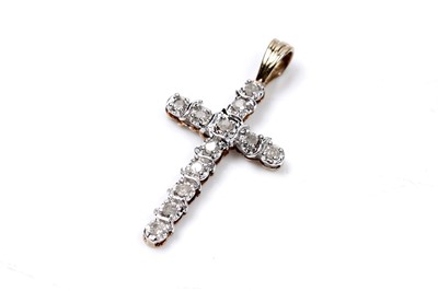 Lot 95 - A diamond cruciform pendant