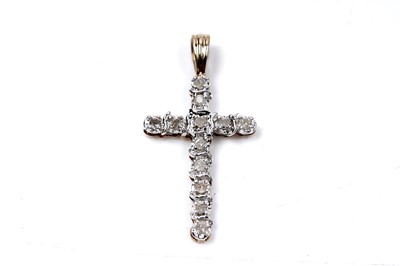 Lot 95 - A diamond cruciform pendant