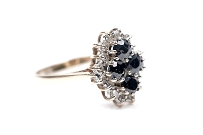 Lot 96 - A sapphire and diamond ring