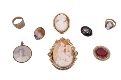 Lot 100 - Victorian and later costume jewellery