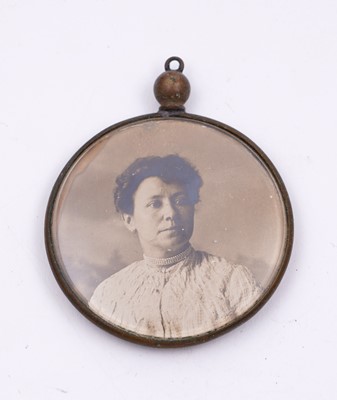 Lot 100 - Victorian and later costume jewellery