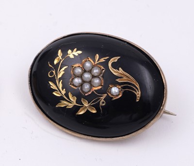 Lot 100 - Victorian and later costume jewellery