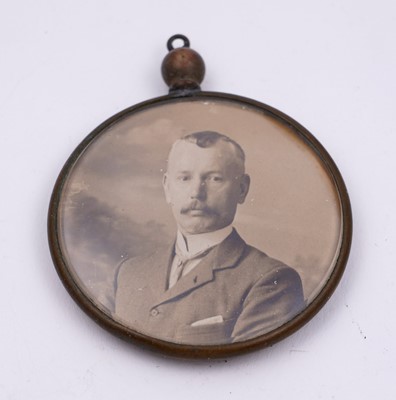Lot 100 - Victorian and later costume jewellery