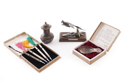 Lot 199 - A set of silver bridge markers; and other silver items