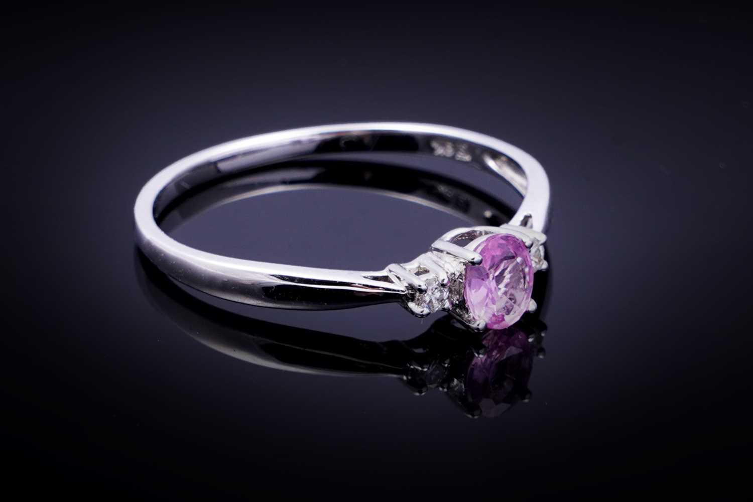 Lot 73 - A pink sapphire and diamond ring