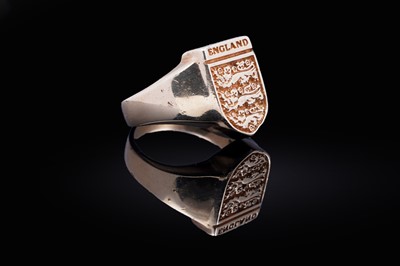 Lot 33 - A signet ring bearing the crest of the England National Football Team