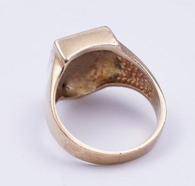 Lot 33 - A signet ring bearing the crest of the England National Football Team