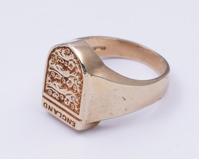 Lot 33 - A signet ring bearing the crest of the England National Football Team