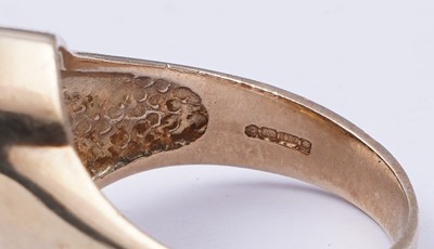 Lot 33 - A signet ring bearing the crest of the England National Football Team