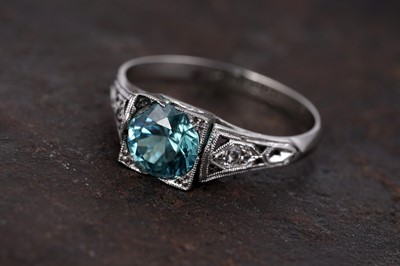 Lot 67 - An early 20th Century Art Deco blue zircon ring
