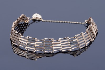 Lot 34 - A 9ct gold gate-link bracelet