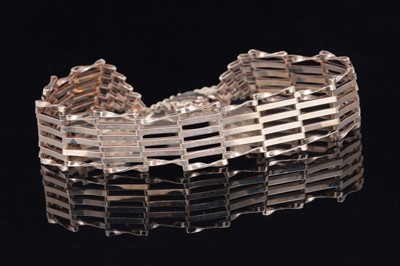 Lot 34 - A 9ct gold gate-link bracelet
