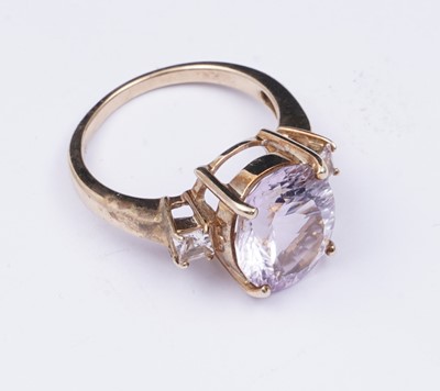 Lot 38 - An amethyst and goshenite dress ring