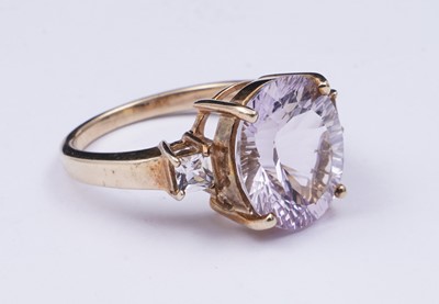 Lot 38 - An amethyst and goshenite dress ring