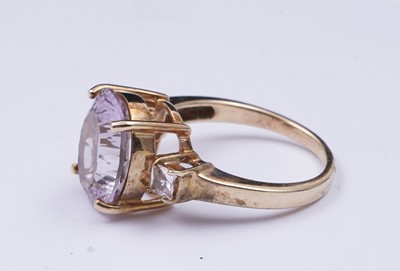 Lot 38 - An amethyst and goshenite dress ring