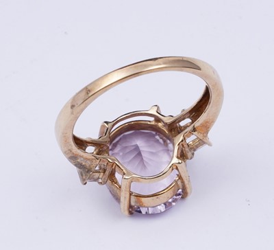 Lot 38 - An amethyst and goshenite dress ring