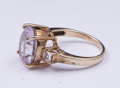 Lot 38 - An amethyst and goshenite dress ring