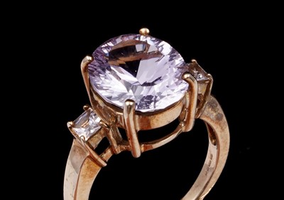 Lot 38 - An amethyst and goshenite dress ring
