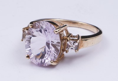 Lot 38 - An amethyst and goshenite dress ring