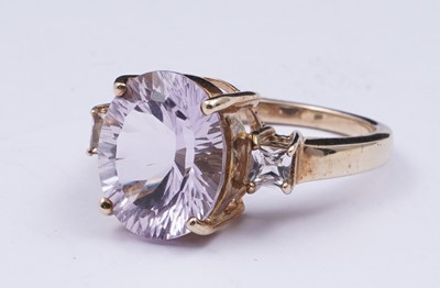 Lot 38 - An amethyst and goshenite dress ring