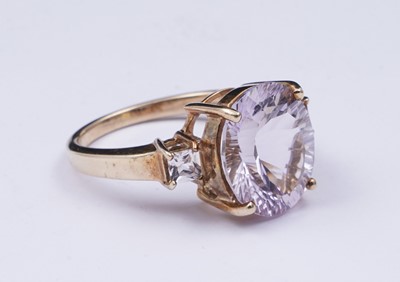 Lot 38 - An amethyst and goshenite dress ring