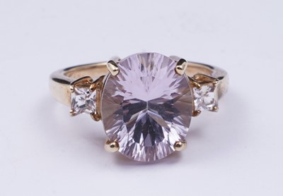 Lot 38 - An amethyst and goshenite dress ring
