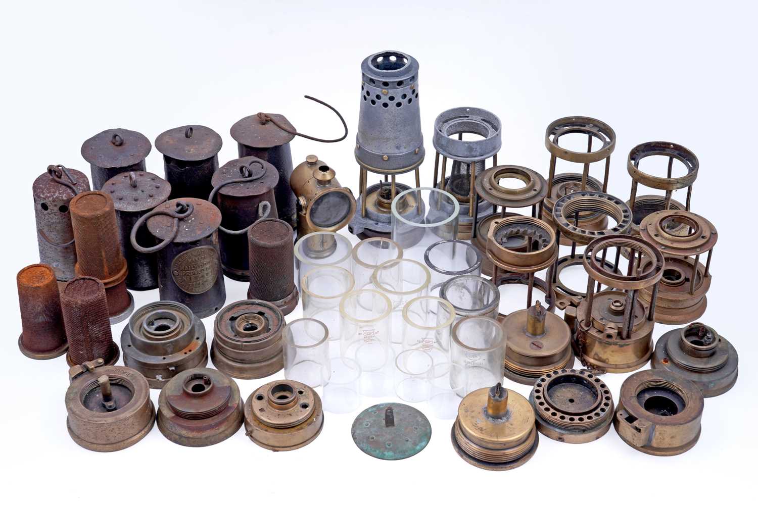 Lot 161 - A collection of lamp parts