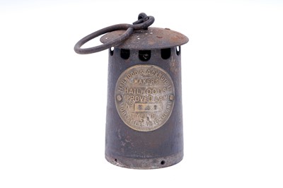 Lot 161 - A collection of lamp parts