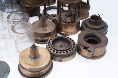 Lot 161 - A collection of lamp parts