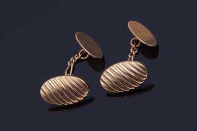 Lot 49 - A pair of 9ct gold cufflinks