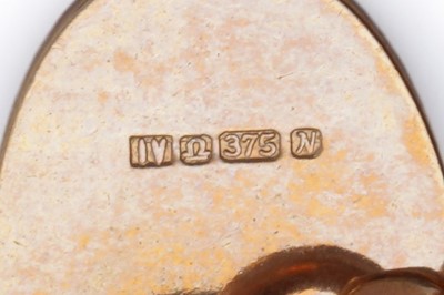 Lot 49 - A pair of 9ct gold cufflinks