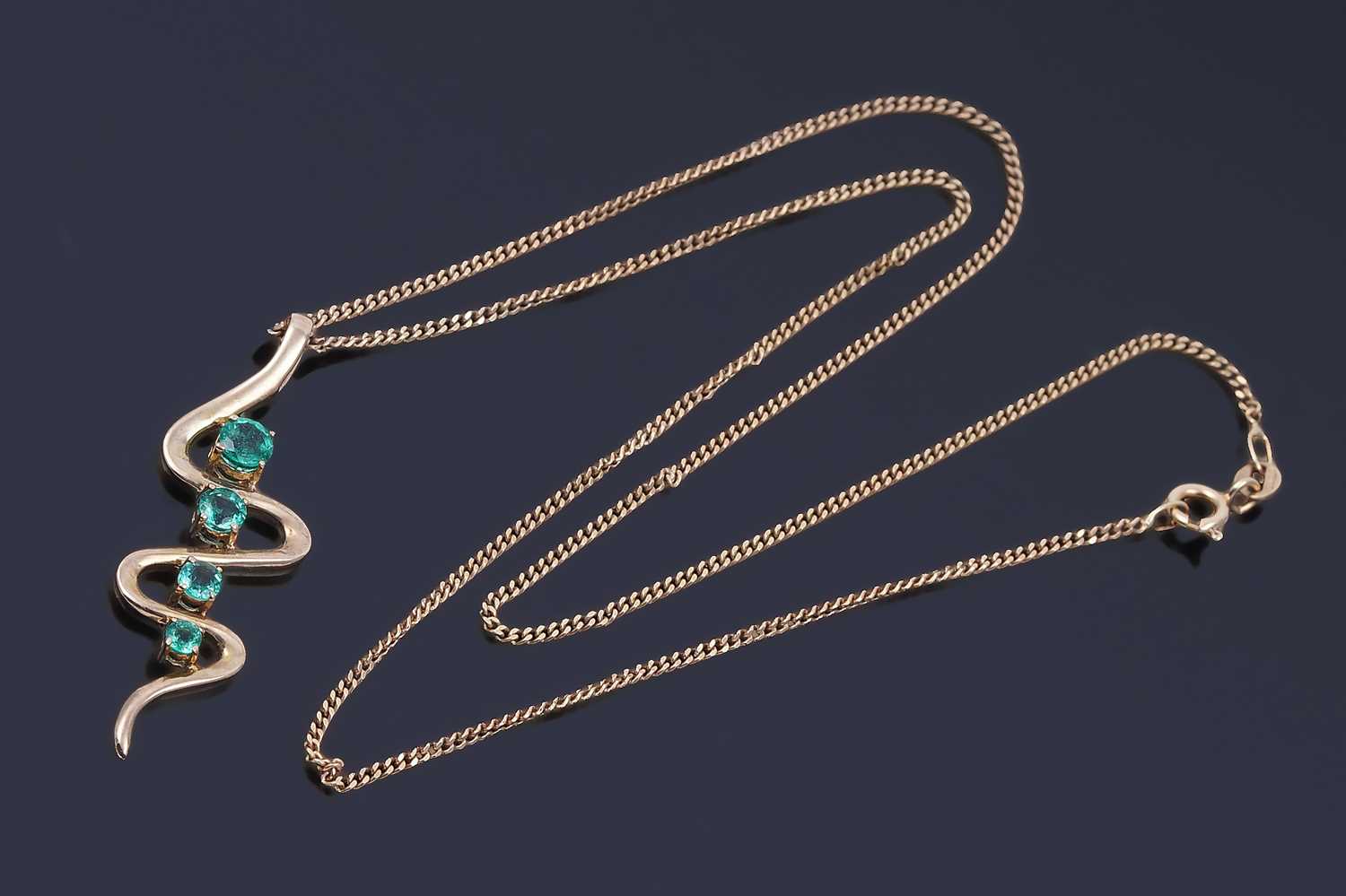 Lot 50 - A contemporary emerald pendant necklace