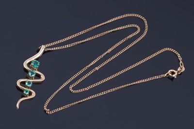 Lot 50 - A contemporary emerald pendant necklace