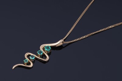 Lot 50 - A contemporary emerald pendant necklace